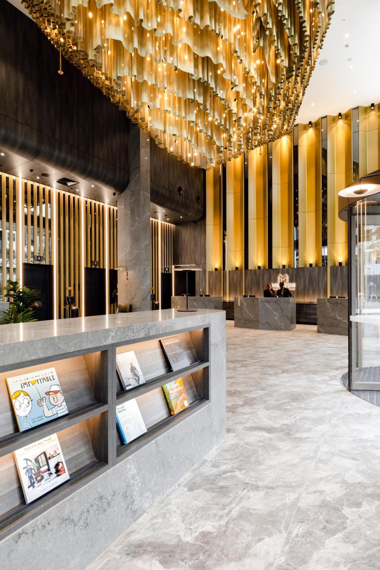 Meriton Suites キャンベラ エクステリア 写真 The lobby of the hotel