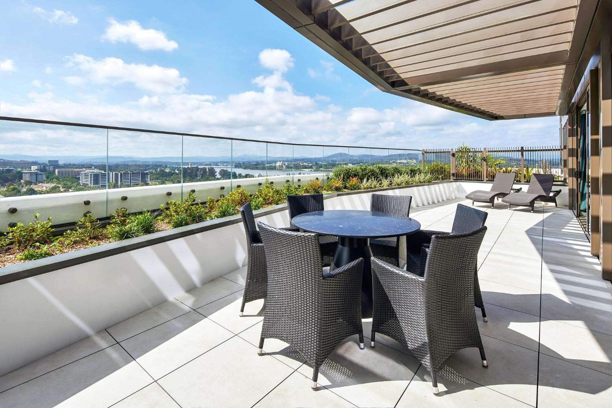 Meriton Suites キャンベラ エクステリア 写真 The rooftop garden