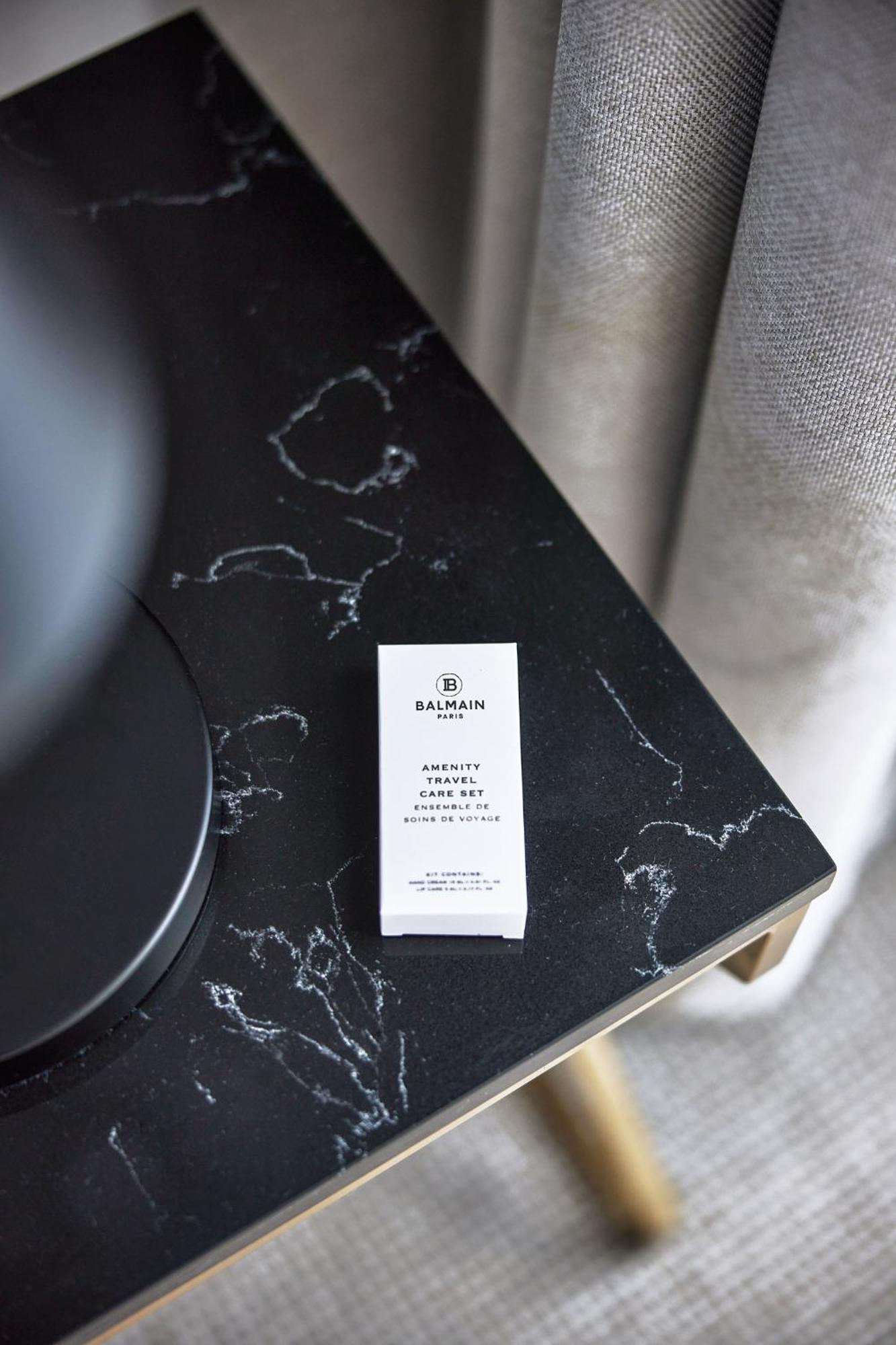 Meriton Suites キャンベラ エクステリア 写真 Balmain Hair Couture