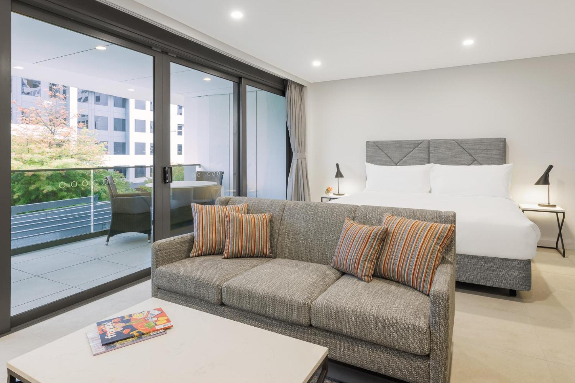 Meriton Suites キャンベラ エクステリア 写真 A typical Studio apartment at the Mantra on Hay Street